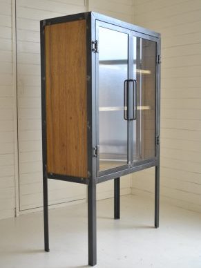 キャビネット　ガラス　アングル