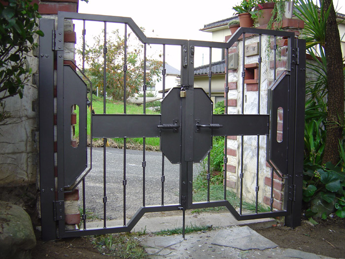 鉄　シャビー　レトロ　クロカワ　大阪　DIY オーダーメイド　家具　門扉　手作り　アンティーク　ハンドメイド　鉄脚　近畿　アイアン