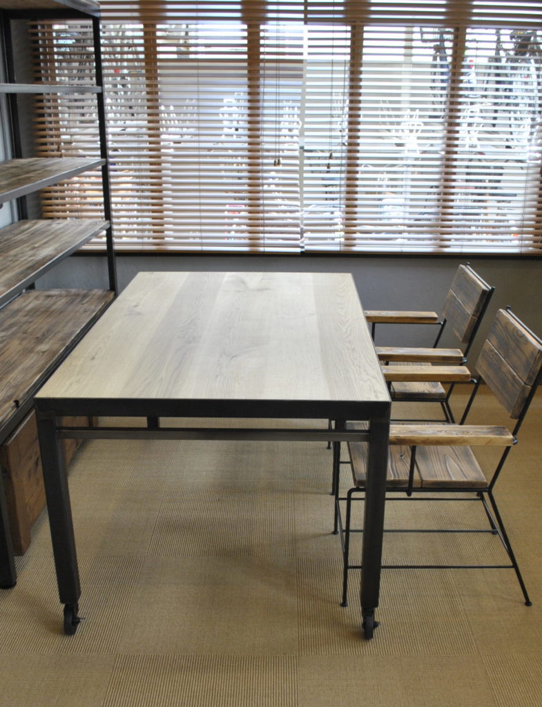 鉄　シャビー　レトロ　クロカワ　大阪　DIY オーダーメイド　家具　門扉　手作り　アンティーク　ハンドメイド　鉄脚　近畿　アイアン