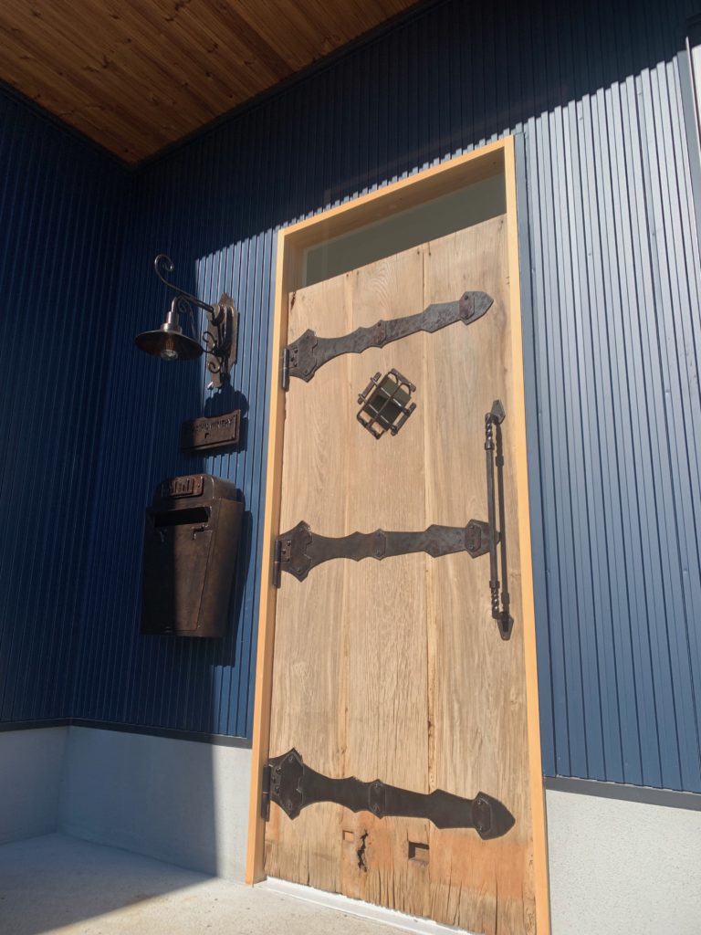 壁面　大型オブジェサイン　 大阪　富田林　鉄　シャビー　レトロ　クロカワ　大阪　DIY オーダーメイド　家具　門扉　手作り　アンティーク　ハンドメイド　鉄脚　近畿　アイアン