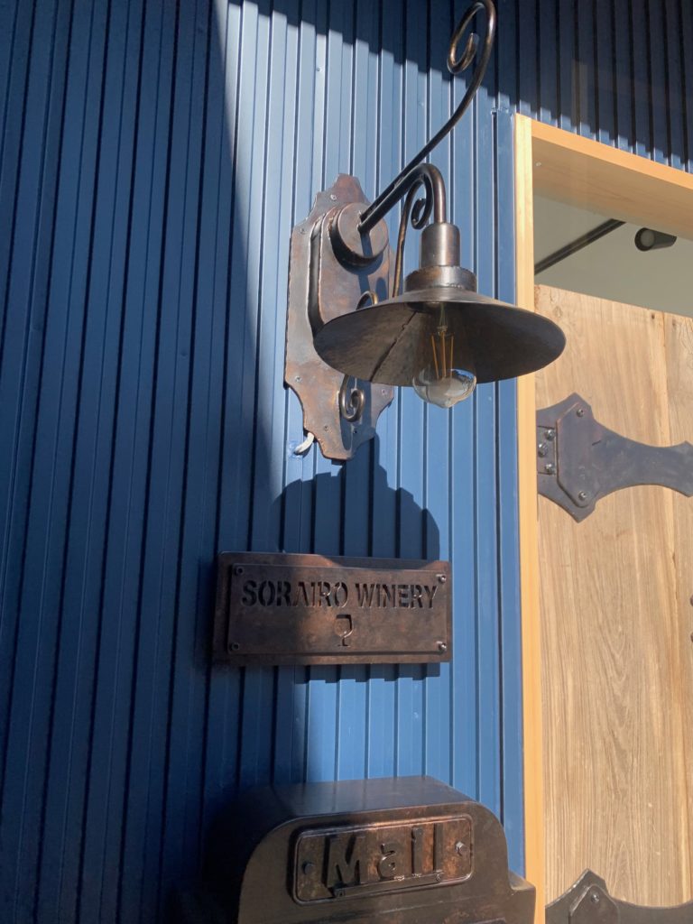 壁面　大型オブジェサイン　 大阪　富田林　鉄　シャビー　レトロ　クロカワ　大阪　DIY オーダーメイド　家具　門扉　手作り　アンティーク　ハンドメイド　鉄脚　近畿　アイアン