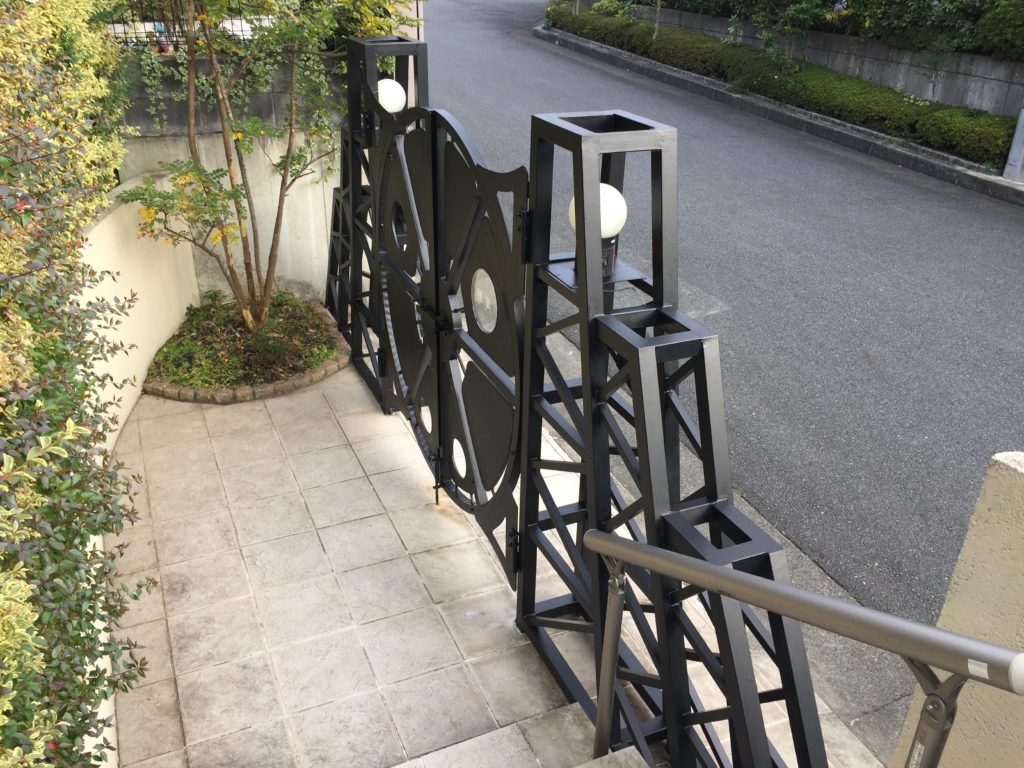 壁面　大型オブジェサイン　 大阪　富田林　鉄　シャビー　レトロ　クロカワ　大阪　DIY オーダーメイド　家具　門扉　手作り　アンティーク　ハンドメイド　鉄脚　近畿　アイアン