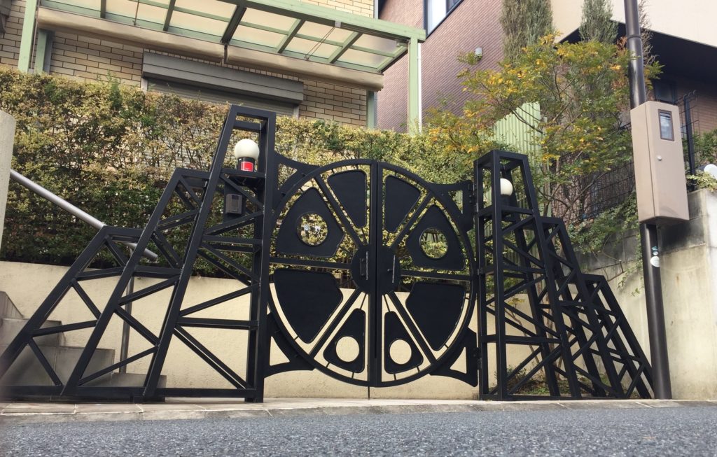 壁面　大型オブジェサイン　 大阪　富田林　鉄　シャビー　レトロ　クロカワ　大阪　DIY オーダーメイド　家具　門扉　手作り　アンティーク　ハンドメイド　鉄脚　近畿　アイアン