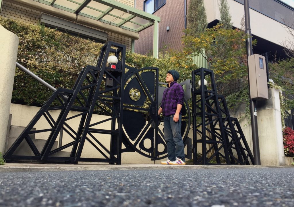 壁面　大型オブジェサイン　 大阪　富田林　鉄　シャビー　レトロ　クロカワ　大阪　DIY オーダーメイド　家具　門扉　手作り　アンティーク　ハンドメイド　鉄脚　近畿　アイアン