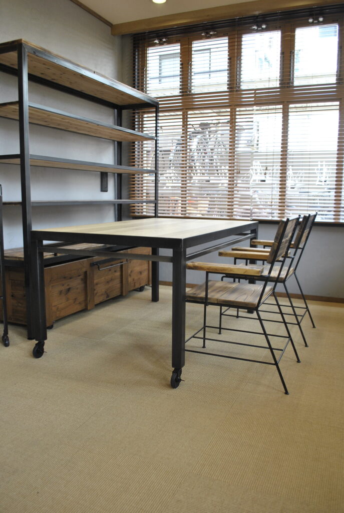 鉄　シャビー　レトロ　クロカワ　大阪　DIY オーダーメイド　家具　門扉　手作り　アンティーク　ハンドメイド　鉄脚　近畿