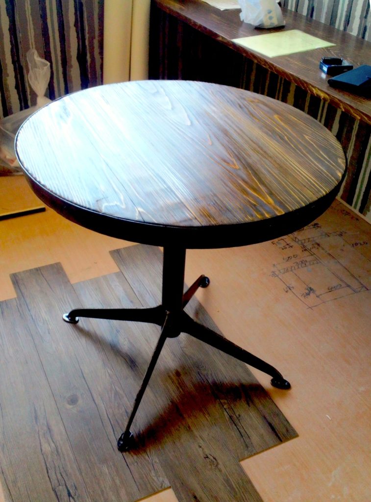 鉄　シャビー　レトロ　クロカワ　大阪　DIY オーダーメイド　家具　門扉　手作り　アンティーク　ハンドメイド　鉄脚　近畿　アイアン