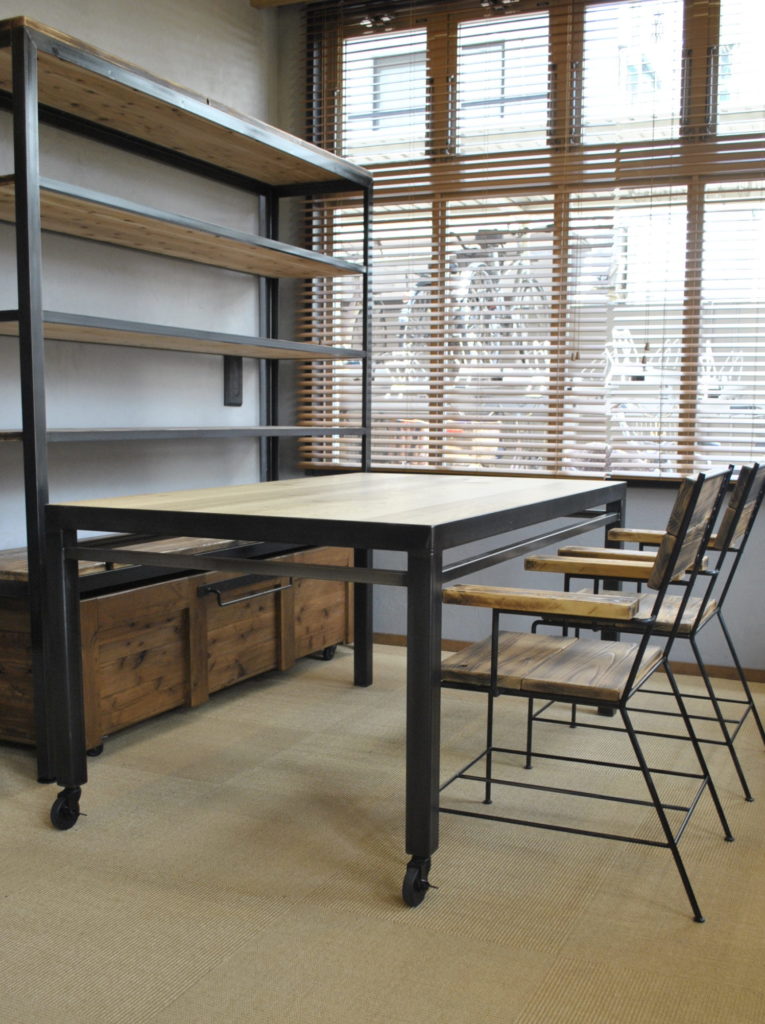 鉄　シャビー　レトロ　クロカワ　大阪　DIY オーダーメイド　家具　門扉　手作り　アンティーク　ハンドメイド　鉄脚　近畿　アイアン