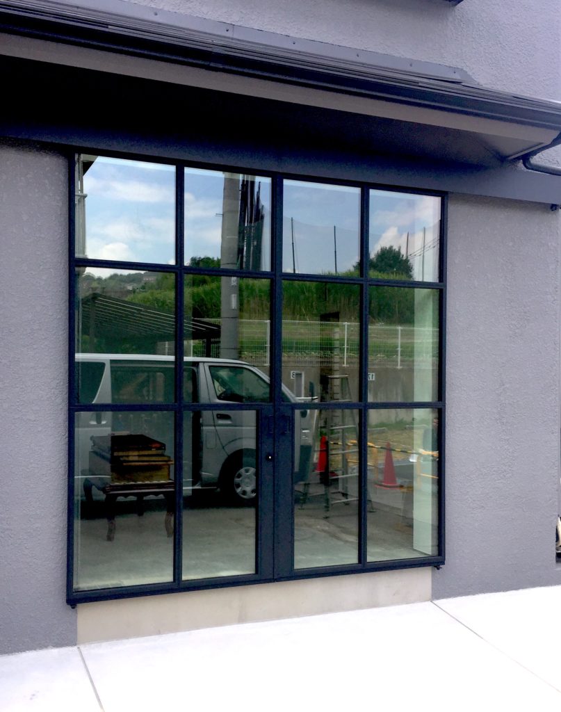 壁面　大型オブジェサイン　 大阪　富田林　鉄　シャビー　レトロ　クロカワ　大阪　DIY オーダーメイド　家具　門扉　手作り　アンティーク　ハンドメイド　鉄脚　近畿　アイアン